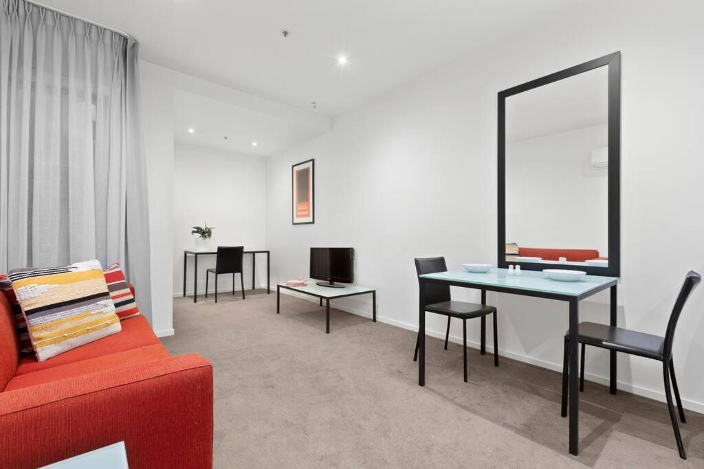 108 Astral Apartments Melbourne Exterior photo